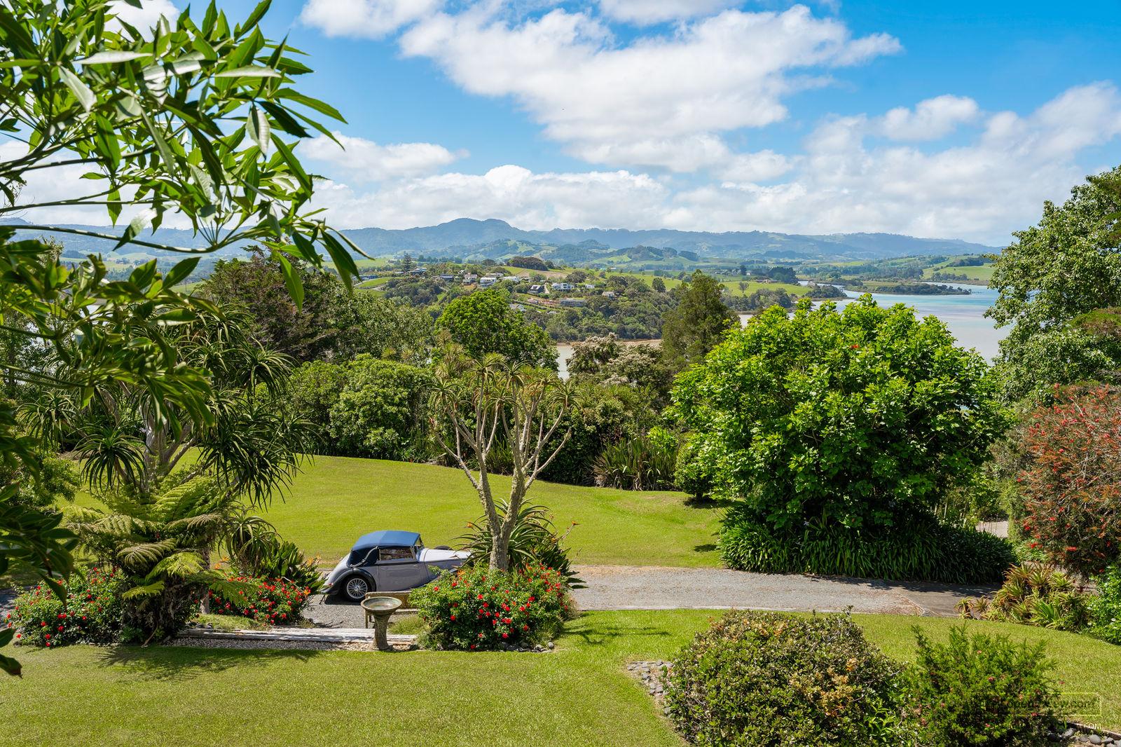 Slider image of 1228 Sandspit Road, Auckland