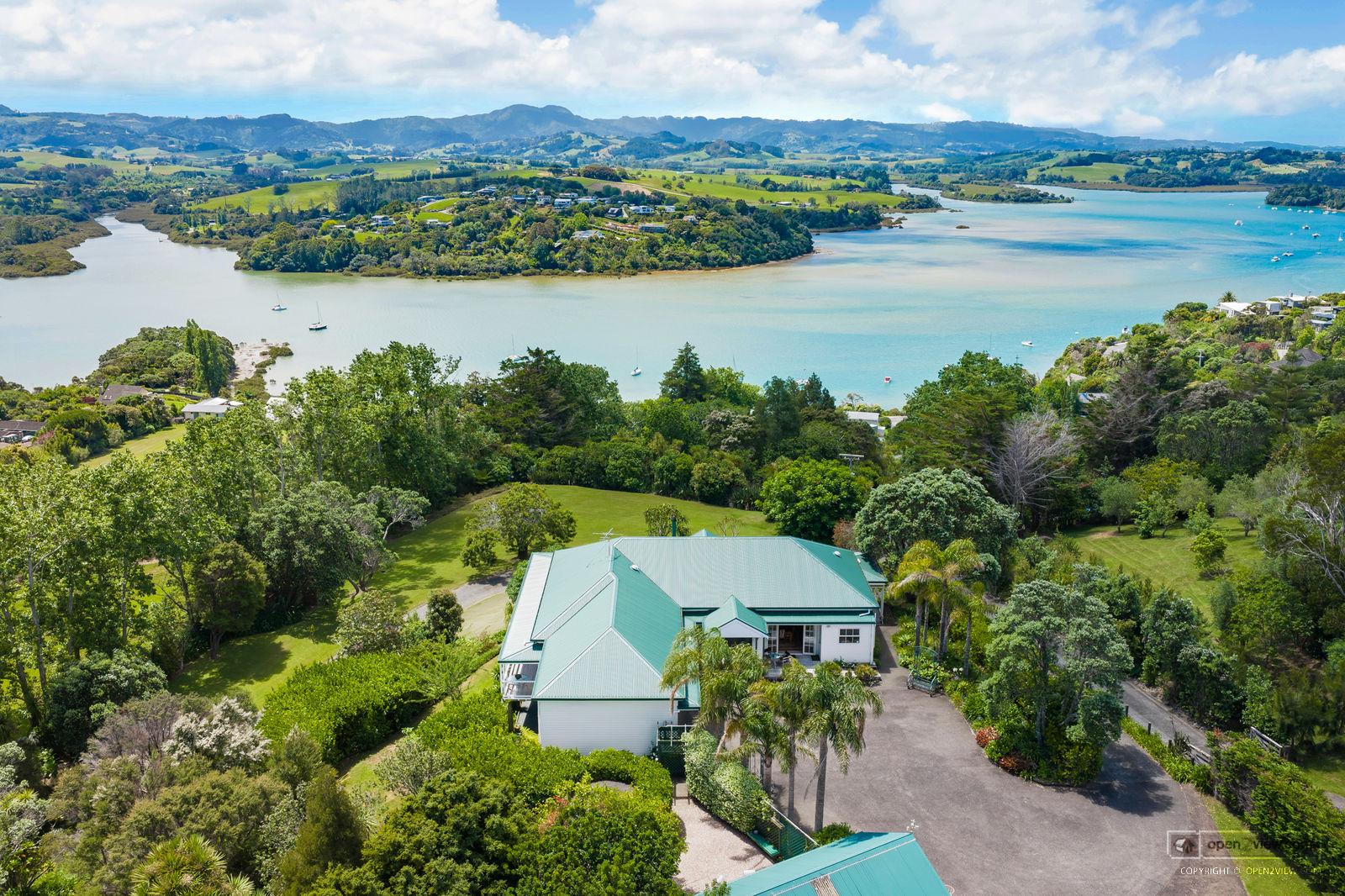 Featured image of 1228 Sandspit Road, Auckland