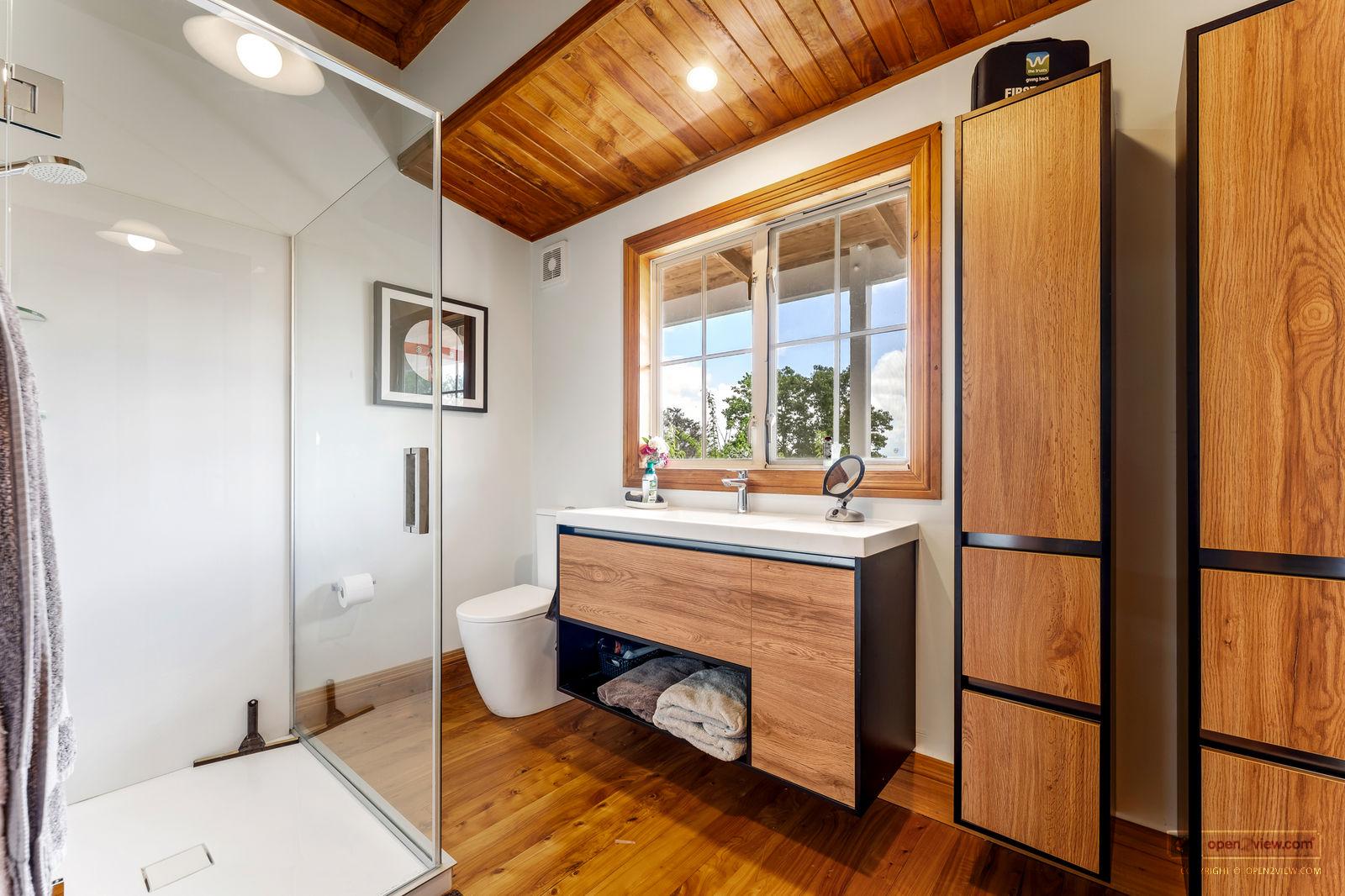 Slider image of 1228 Sandspit Road, Auckland