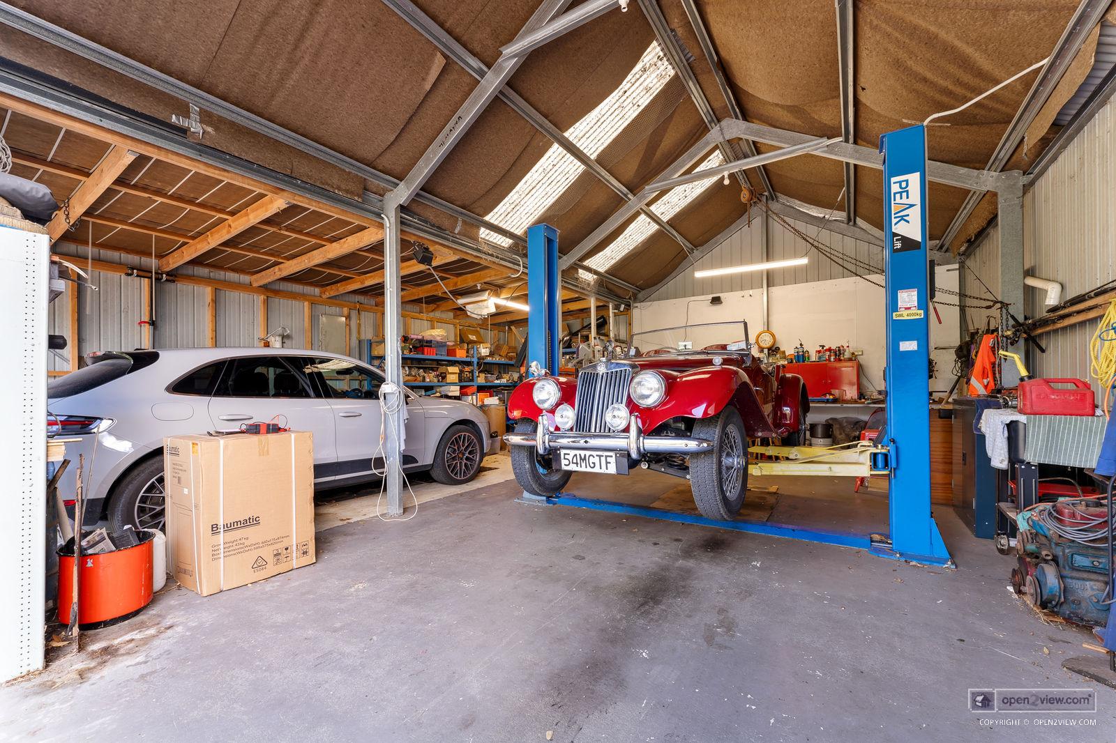 Slider image of 1228 Sandspit Road, Auckland