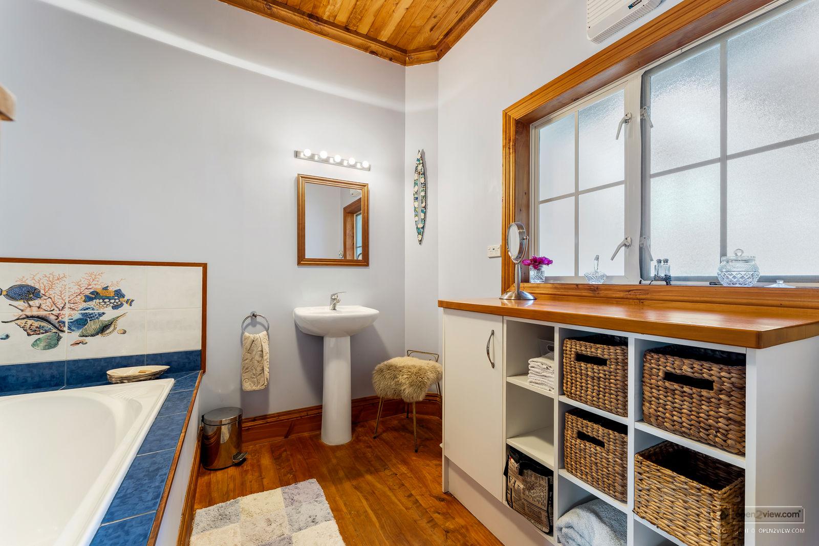 Slider image of 1228 Sandspit Road, Auckland