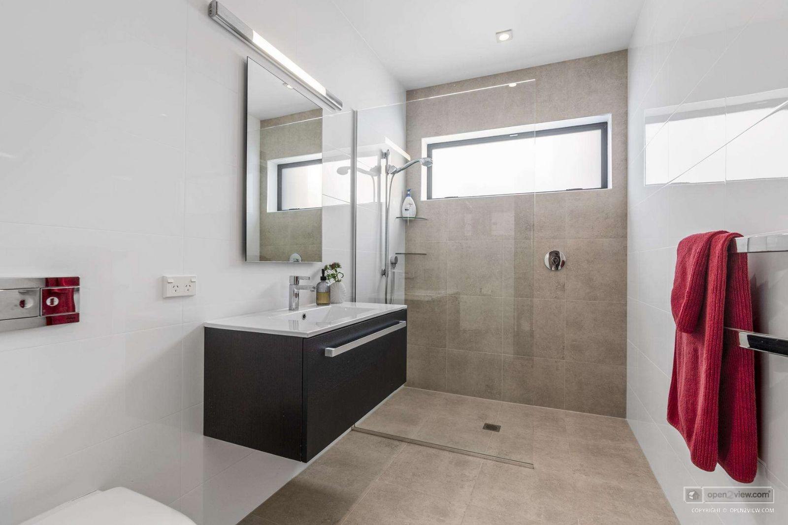 Slider image of 70 Taumata Road, Auckland