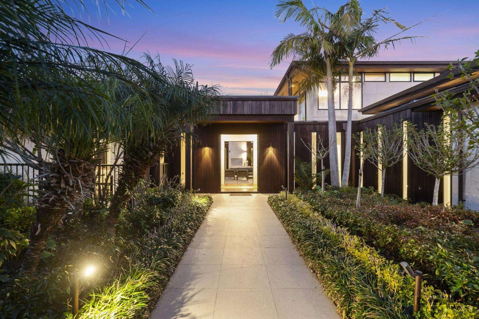 Slider image of 70 Taumata Road, Auckland