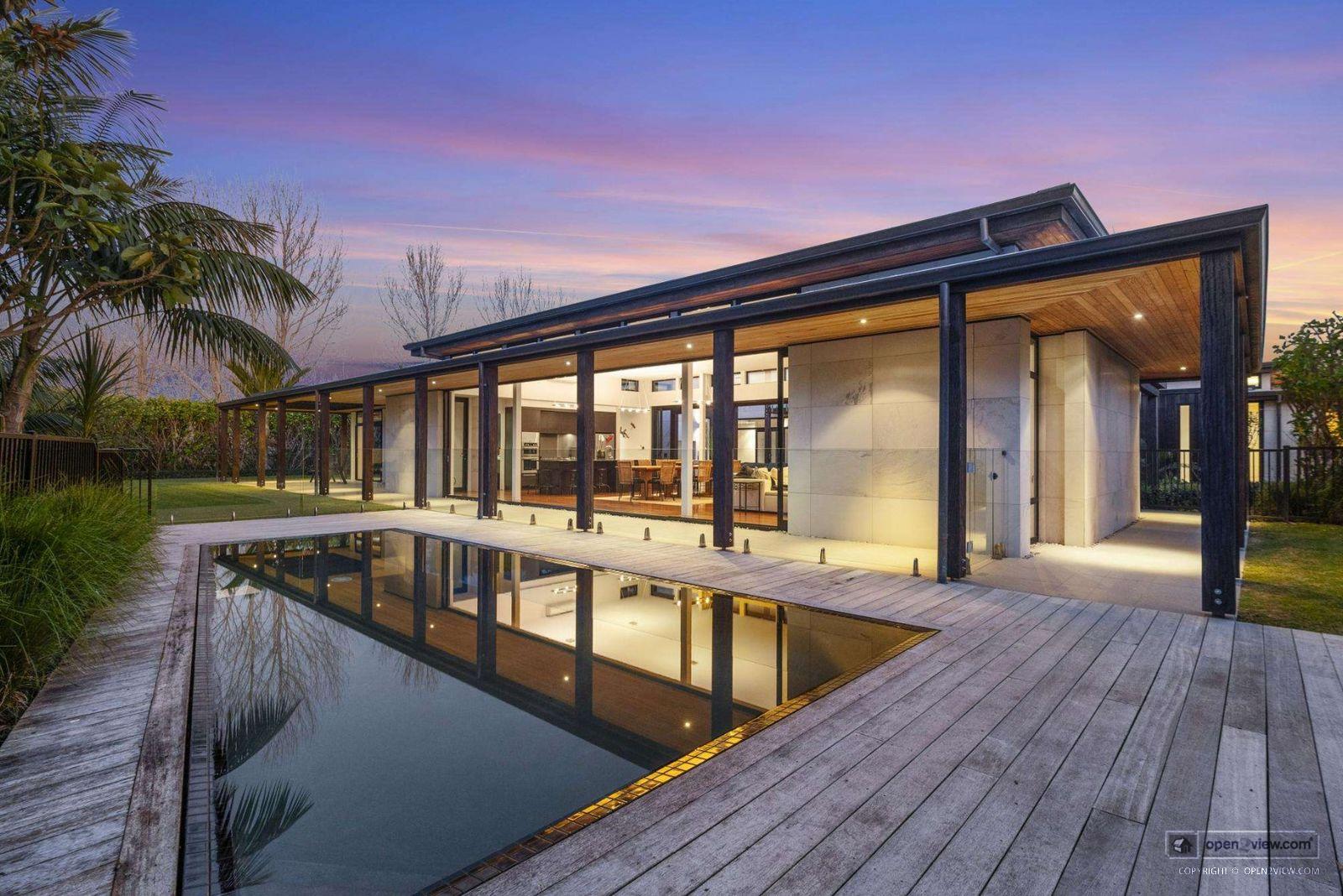 Slider image of 70 Taumata Road, Auckland