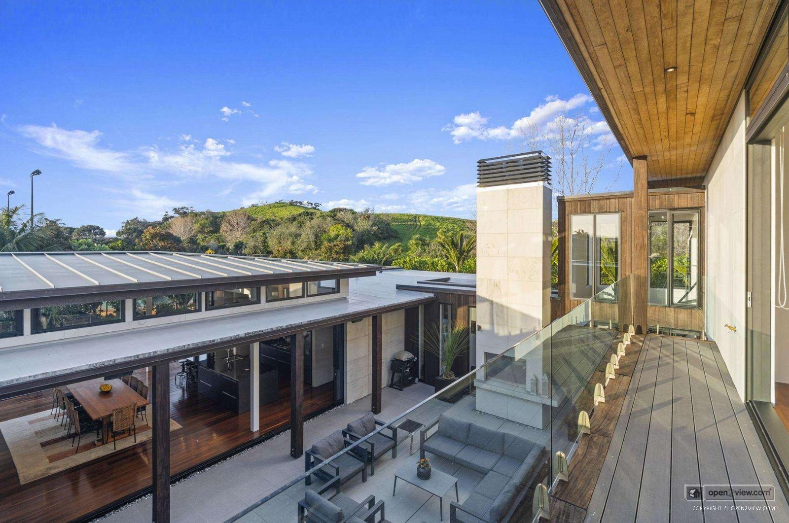 Slider image of 70 Taumata Road, Auckland