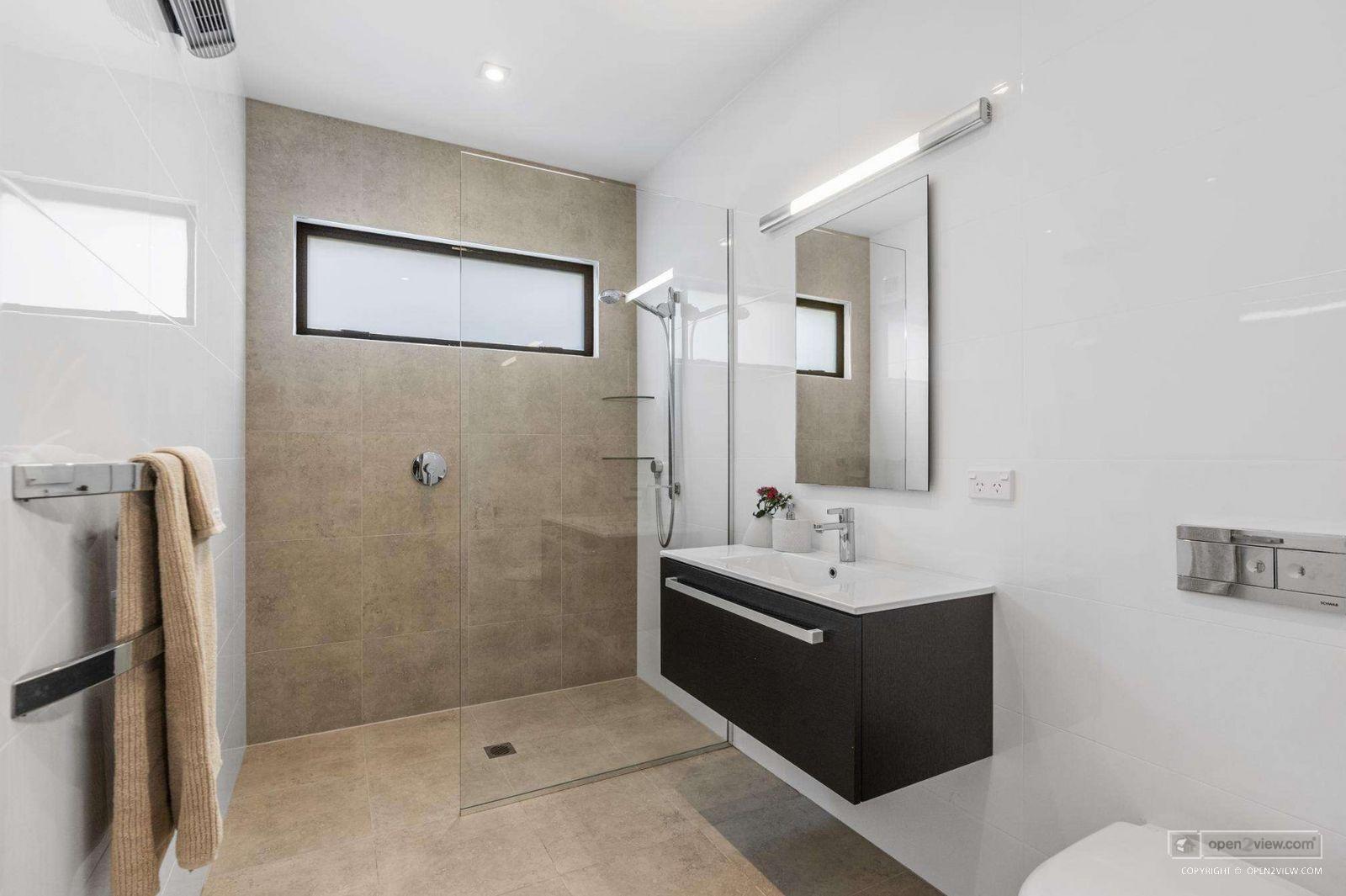 Slider image of 70 Taumata Road, Auckland