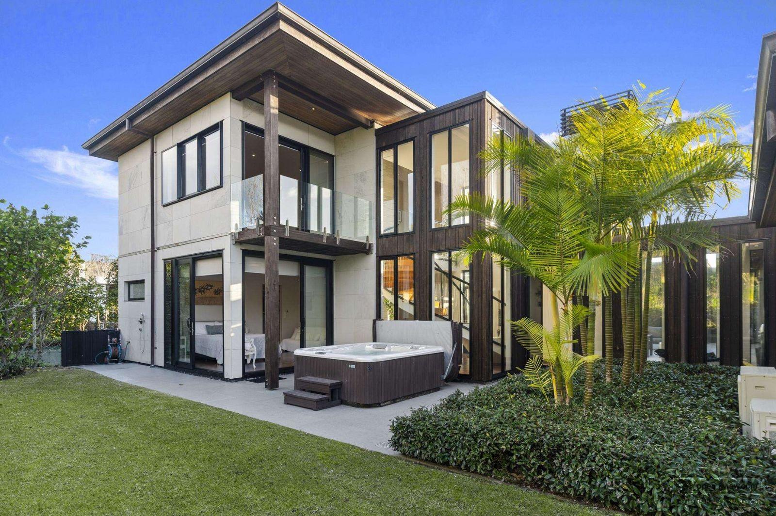 Slider image of 70 Taumata Road, Auckland