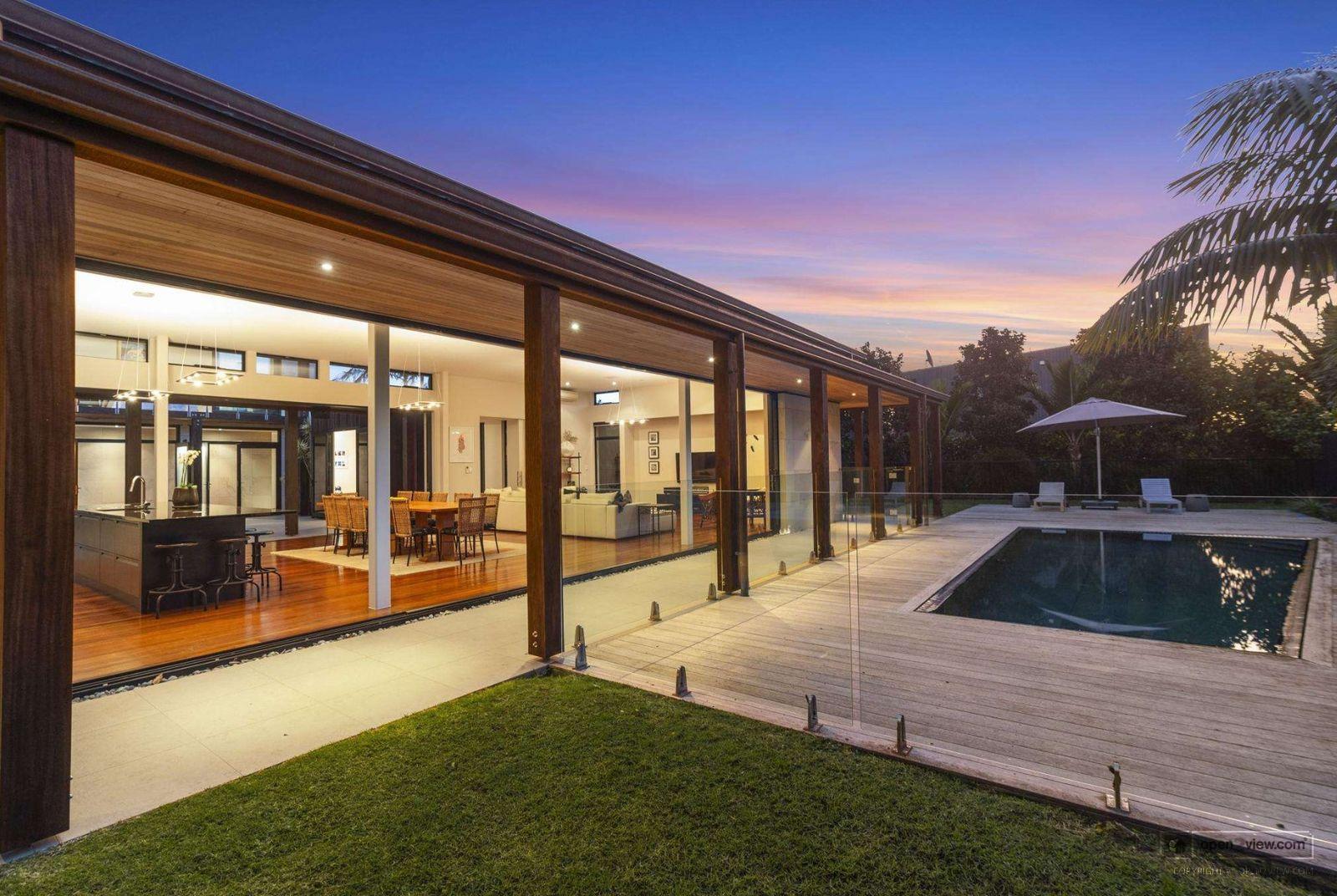 Slider image of 70 Taumata Road, Auckland