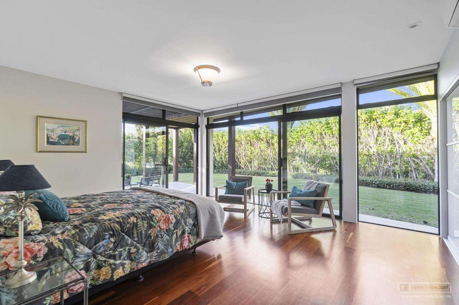 Slider image of 70 Taumata Road, Auckland