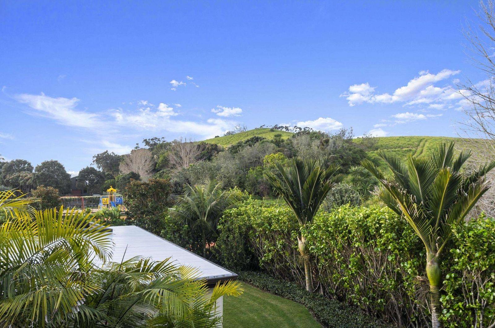 Slider image of 70 Taumata Road, Auckland