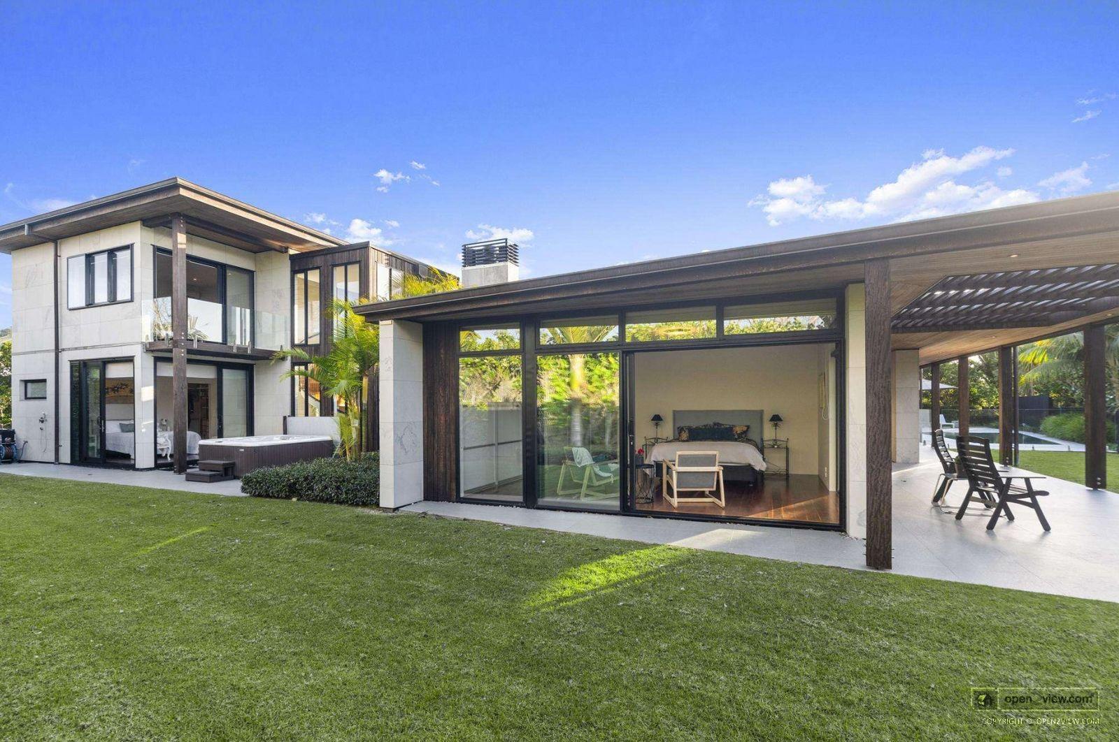 Slider image of 70 Taumata Road, Auckland