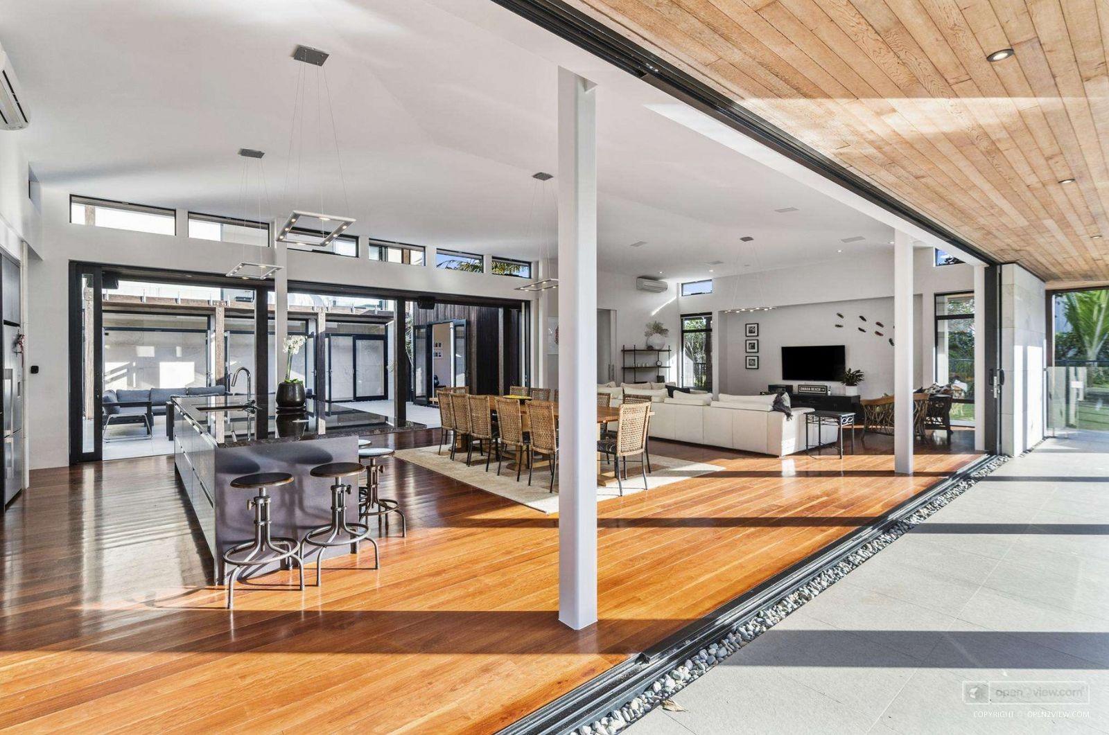 Slider image of 70 Taumata Road, Auckland