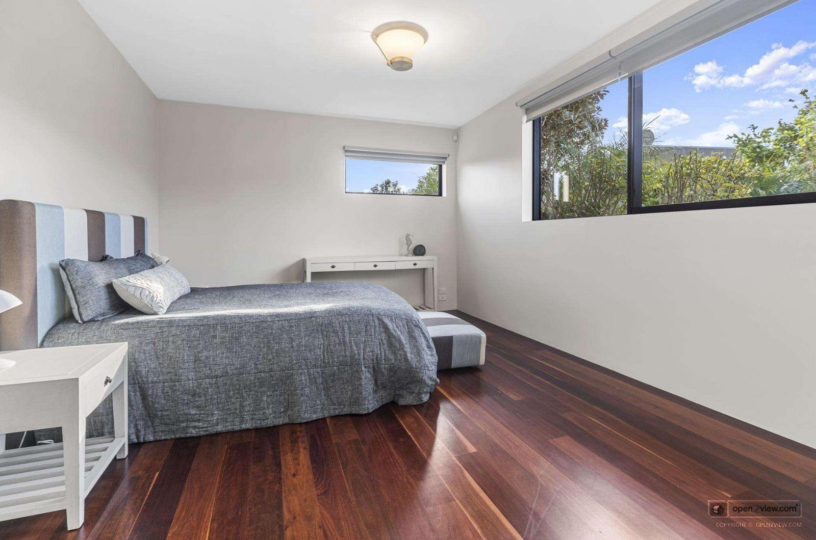 Slider image of 70 Taumata Road, Auckland