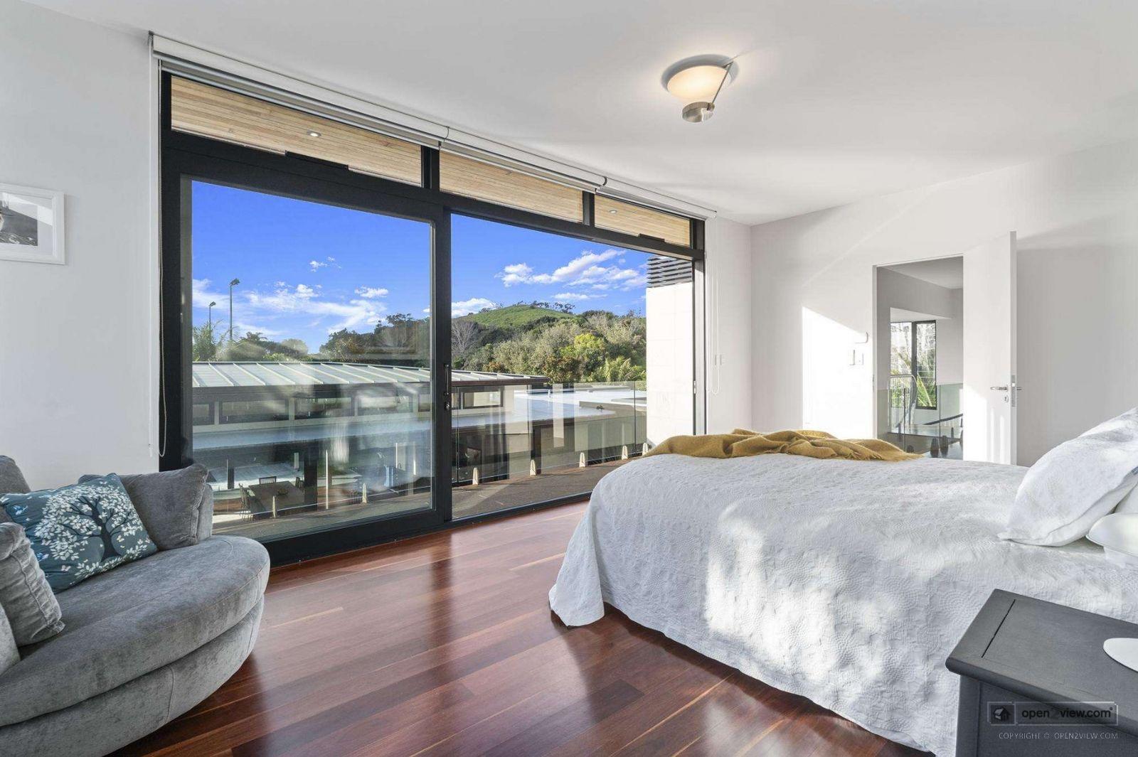 Slider image of 70 Taumata Road, Auckland