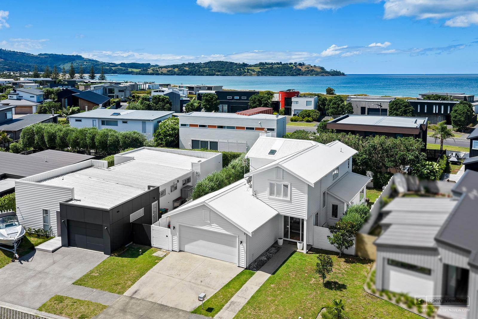 Slider image of 23 Tuna Place, Auckland