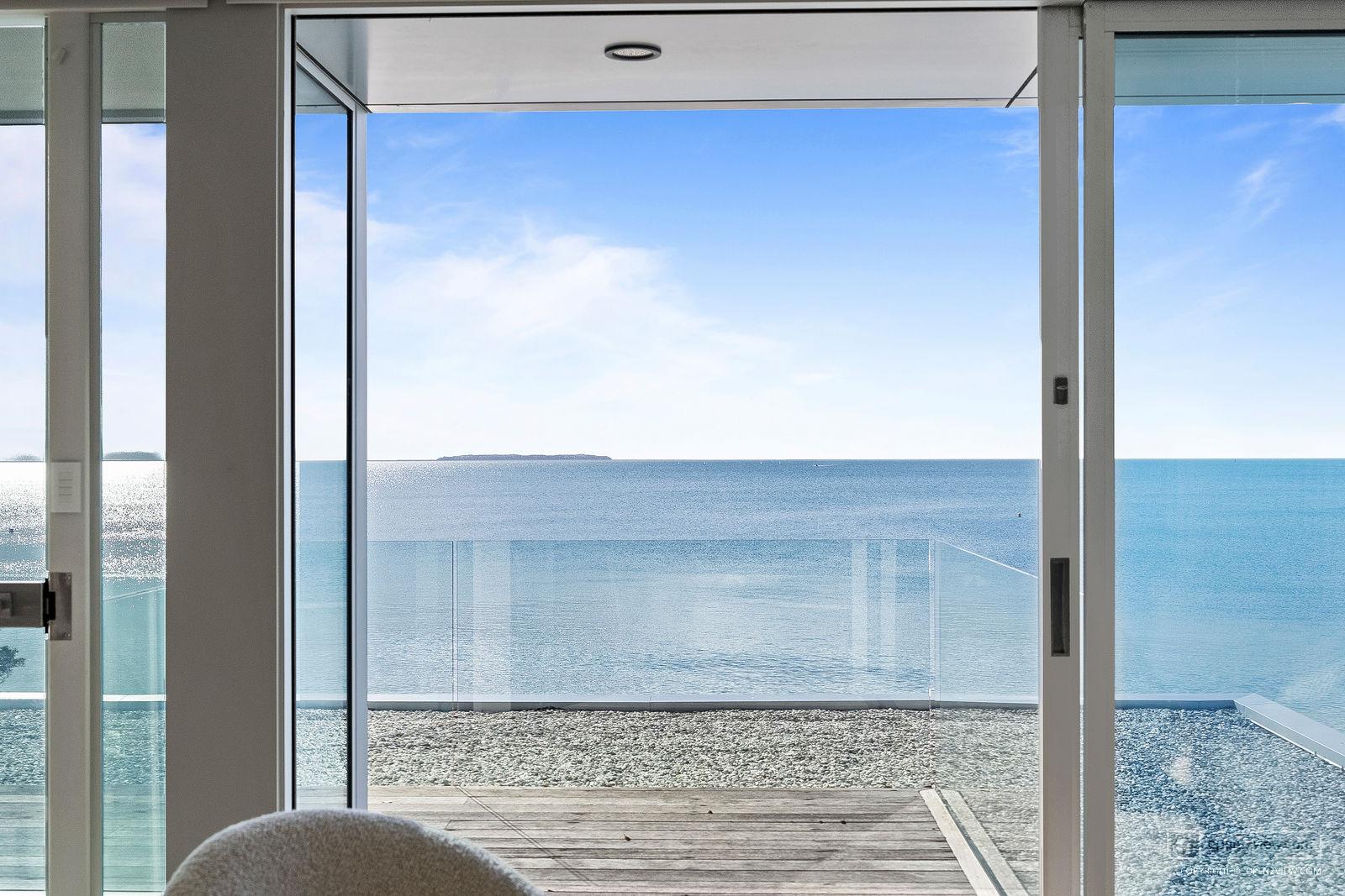 Slider image of 7 Rarere Road, Auckland