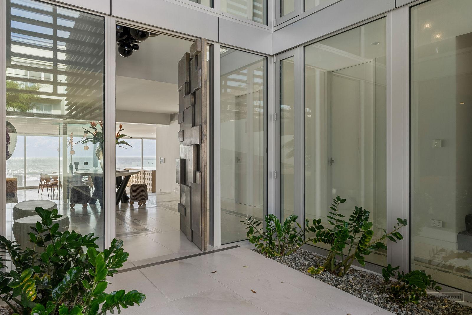 Slider image of 7 Rarere Road, Auckland