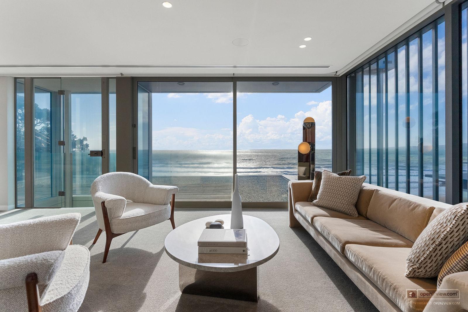 Slider image of 7 Rarere Road, Auckland