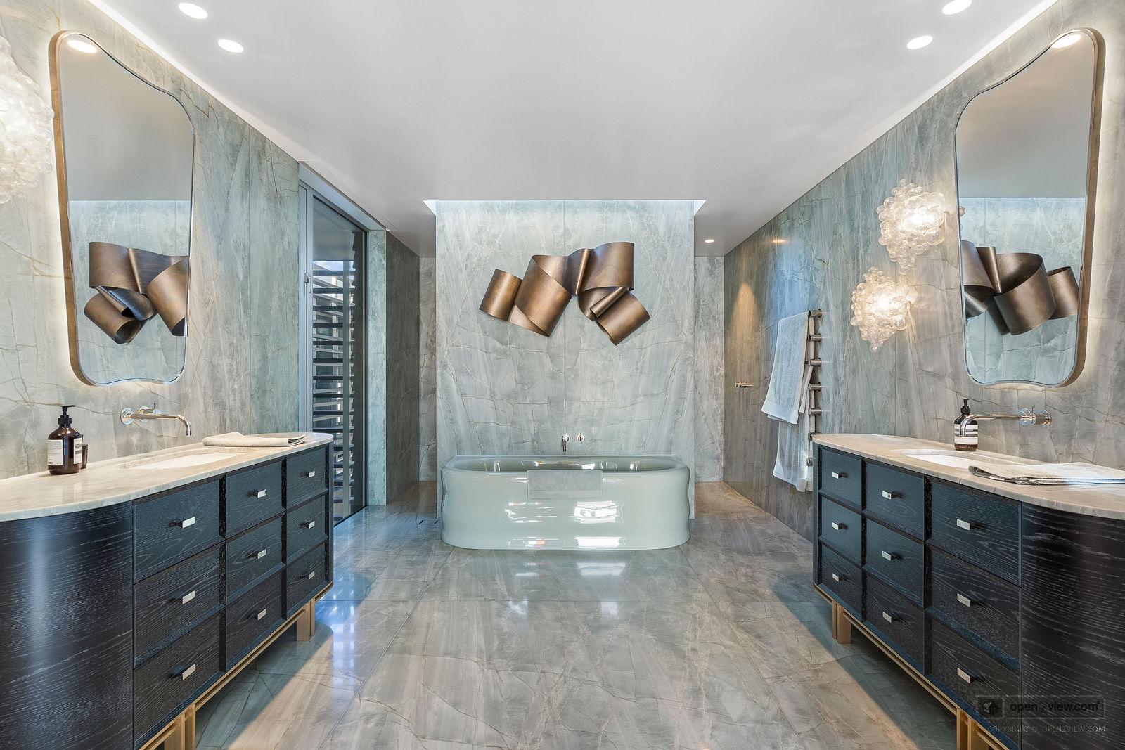 Slider image of 7 Rarere Road, Auckland