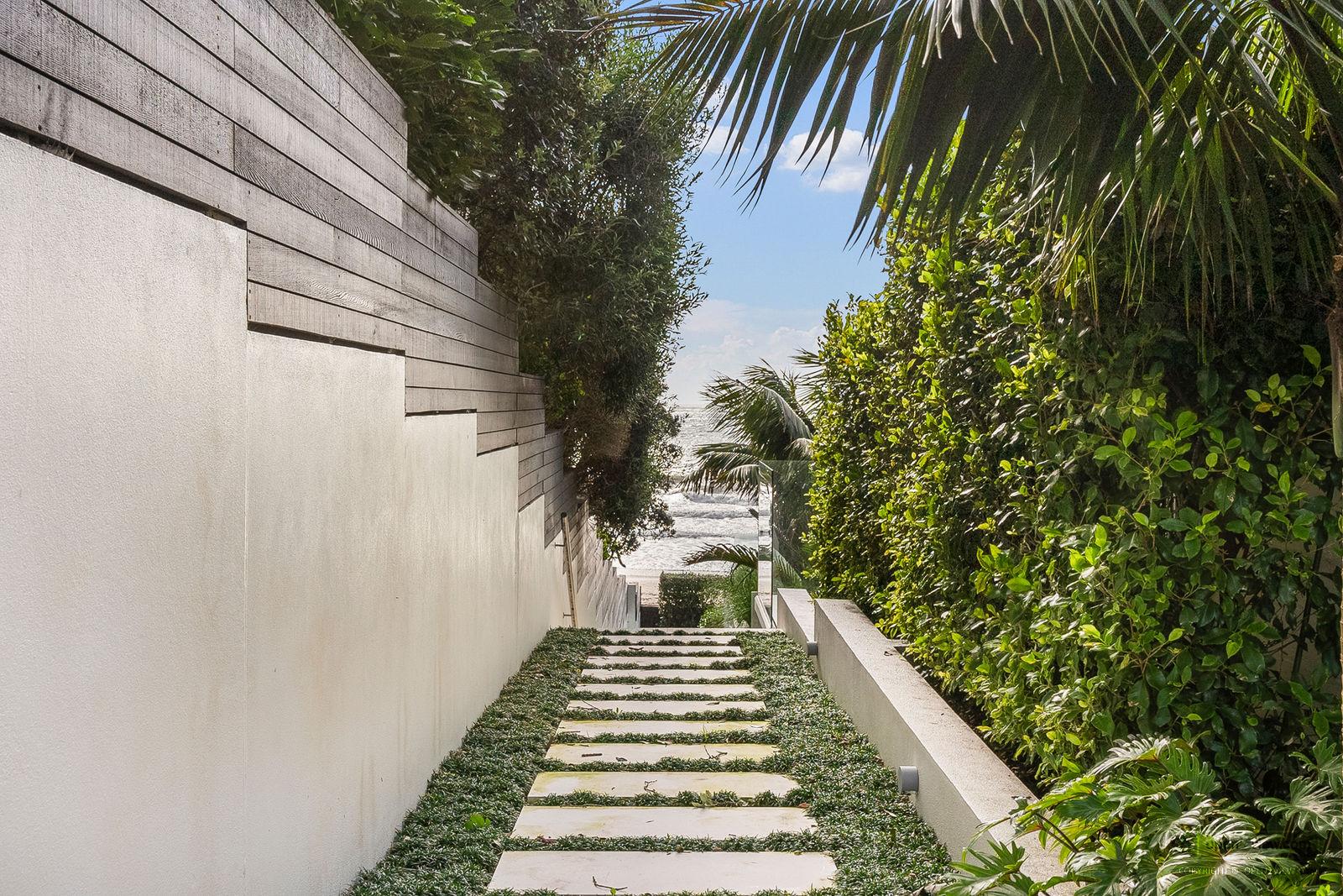 Slider image of 7 Rarere Road, Auckland