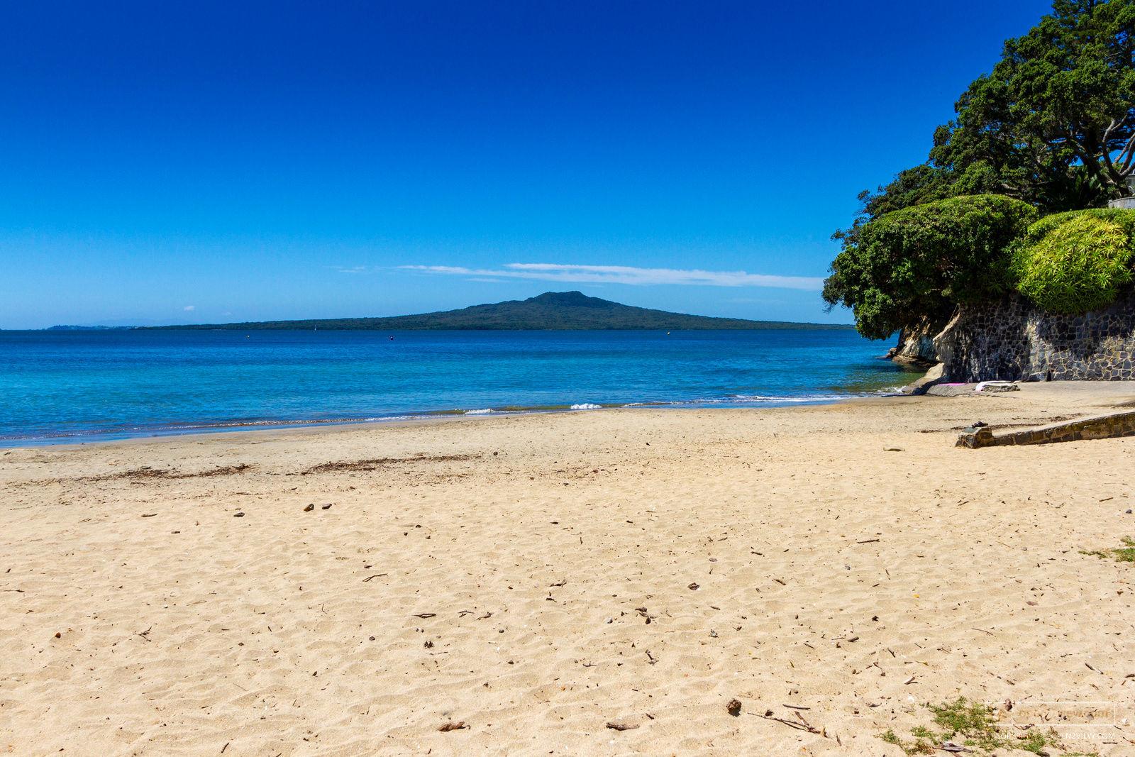 Slider image of 7 Rarere Road, Auckland