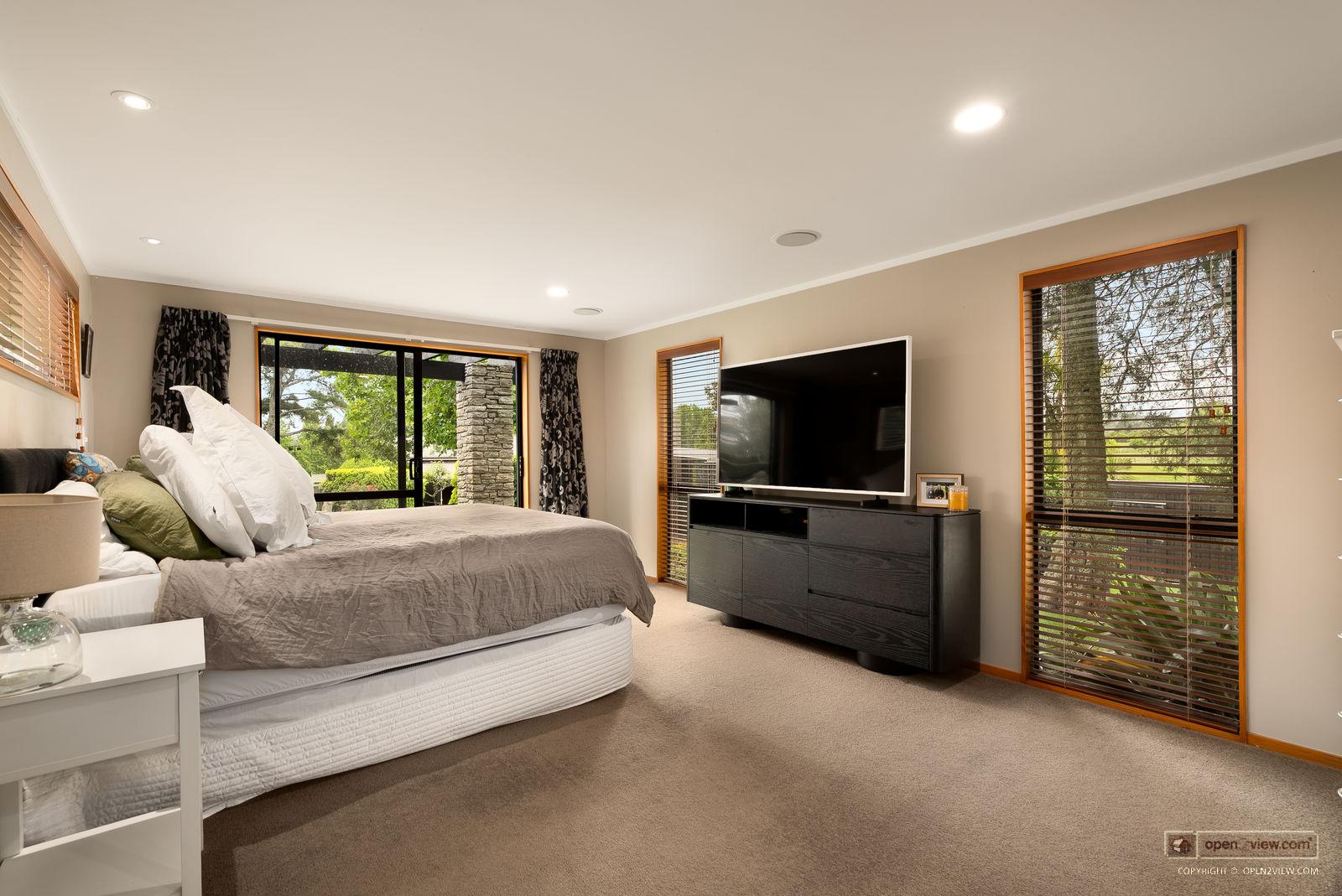 Slider image of 39 Glenmore Road, Auckland