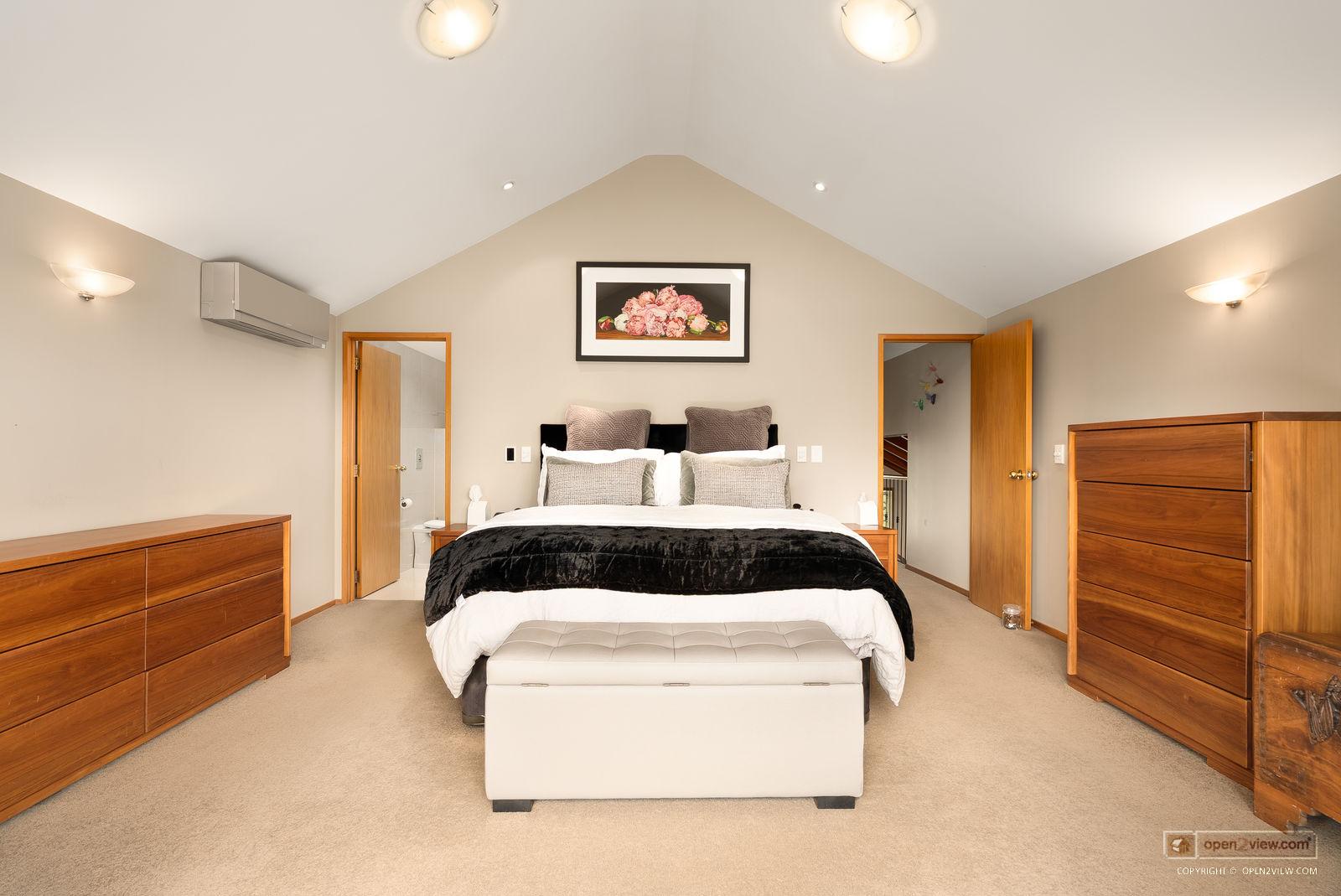 Slider image of 39 Glenmore Road, Auckland