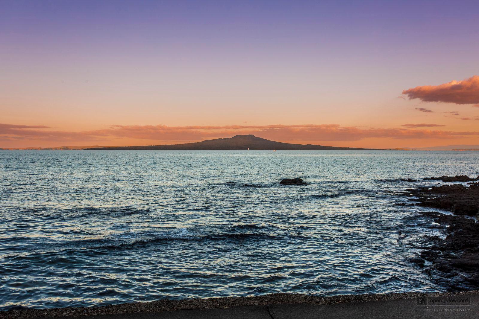 Slider image of 11 Audrey Road, Auckland