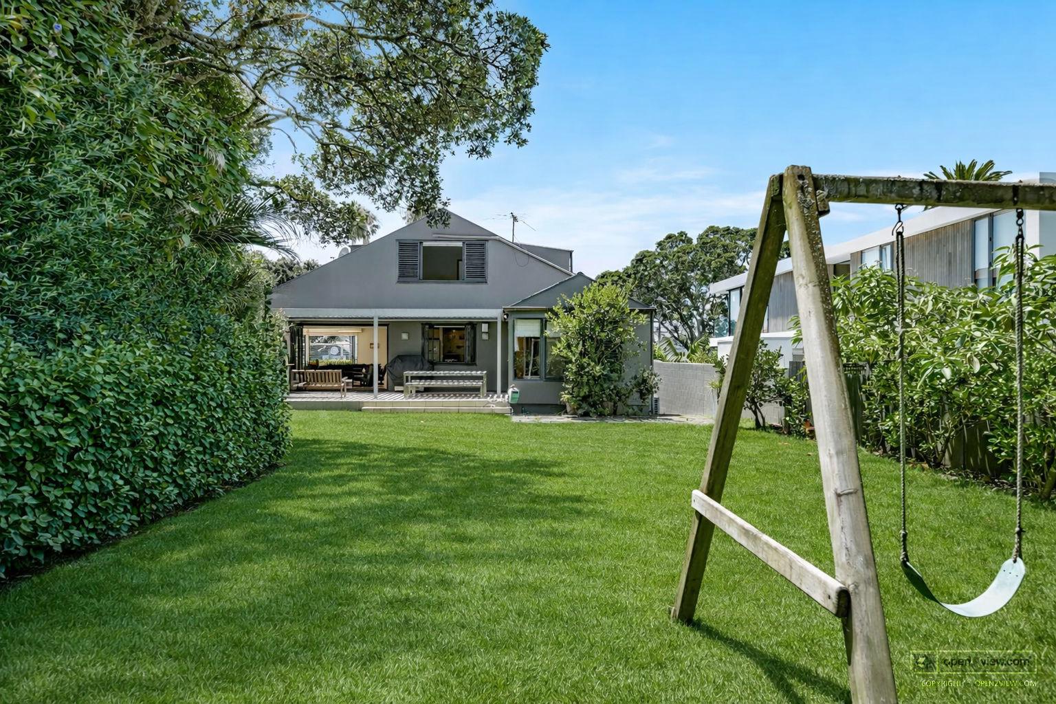 Slider image of 11 Audrey Road, Auckland