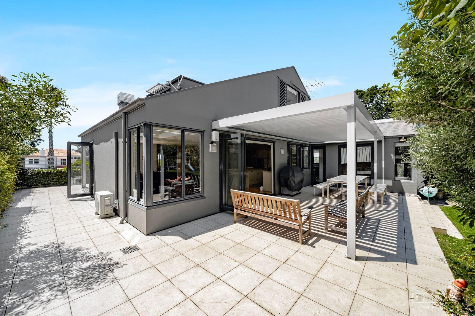 Slider image of 11 Audrey Road, Auckland