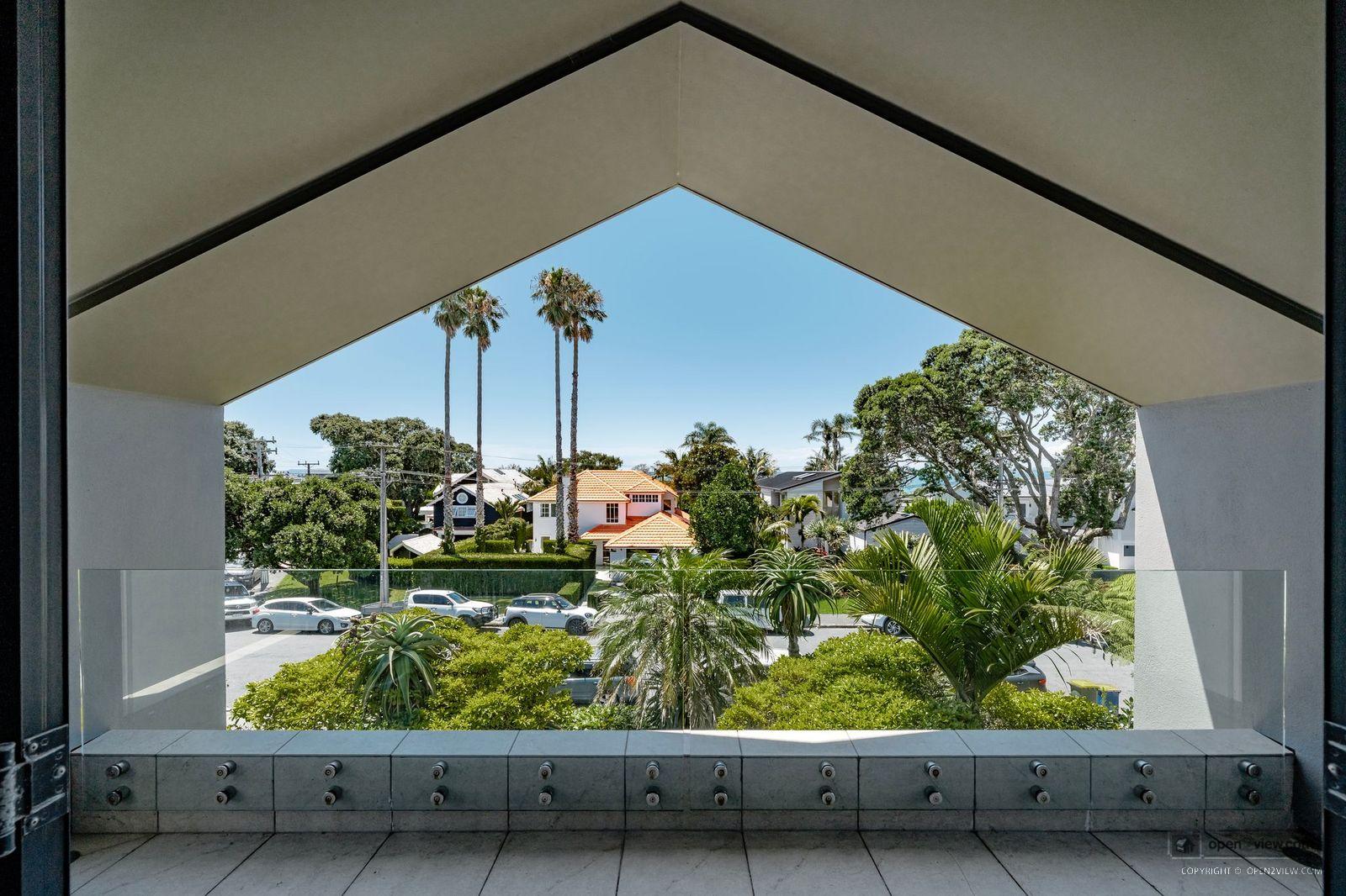 Slider image of 11 Audrey Road, Auckland