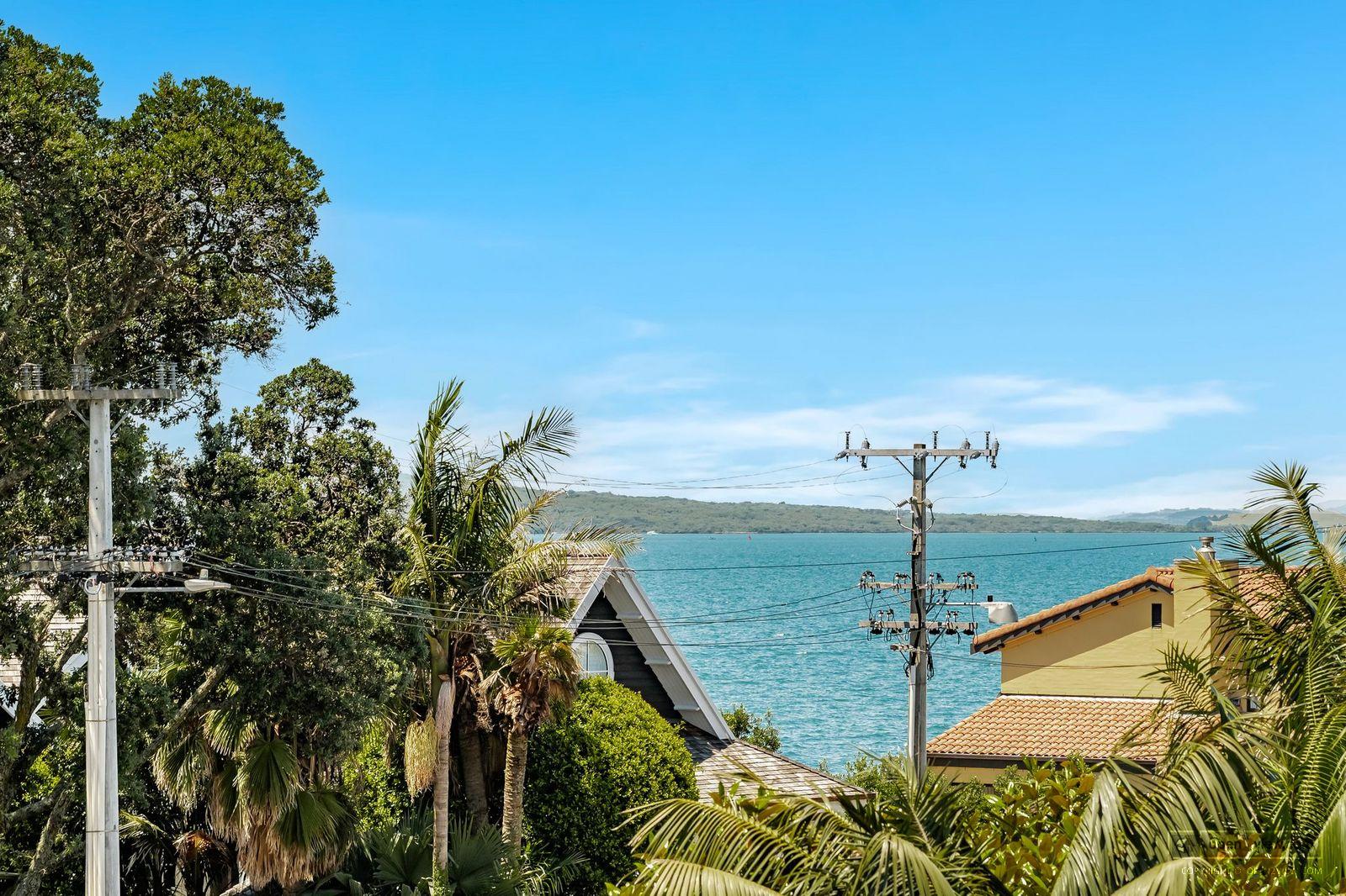 Slider image of 11 Audrey Road, Auckland