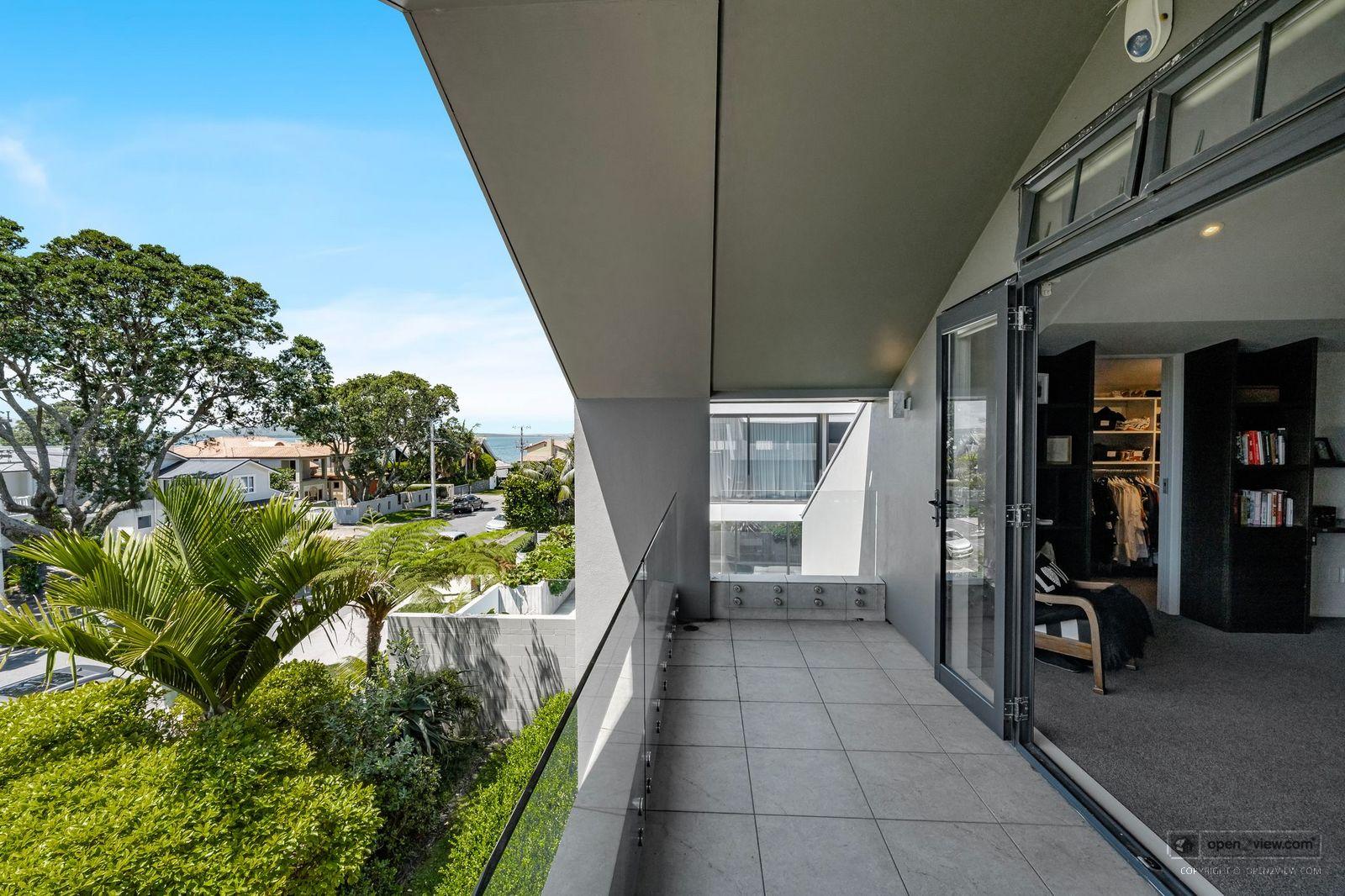 Slider image of 11 Audrey Road, Auckland