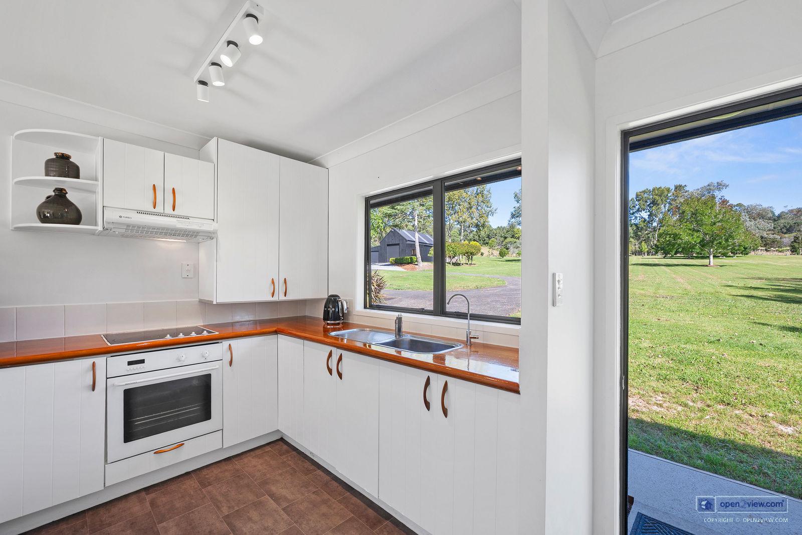 Slider image of 44 Hardens Lane, Auckland