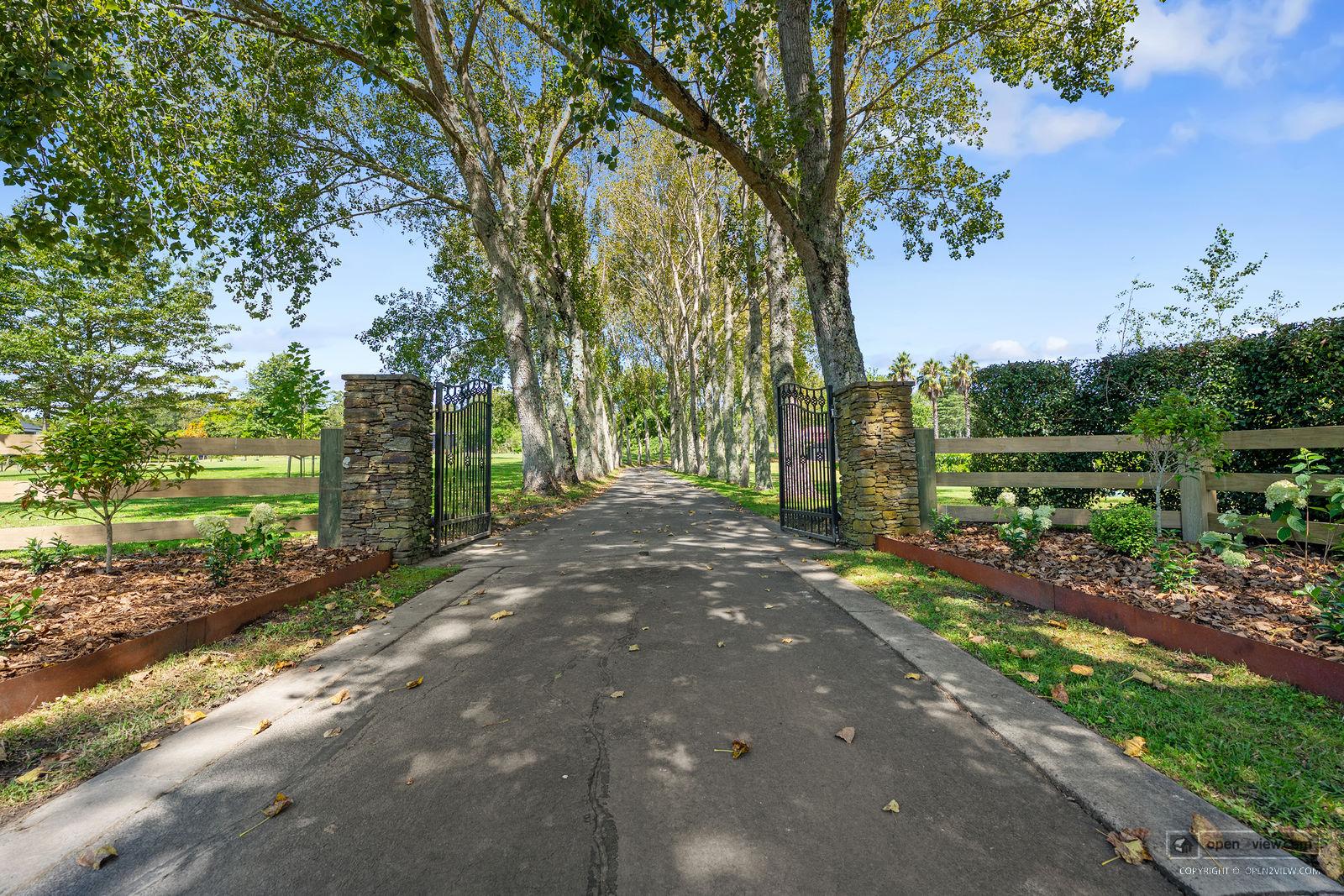 Slider image of 44 Hardens Lane, Auckland