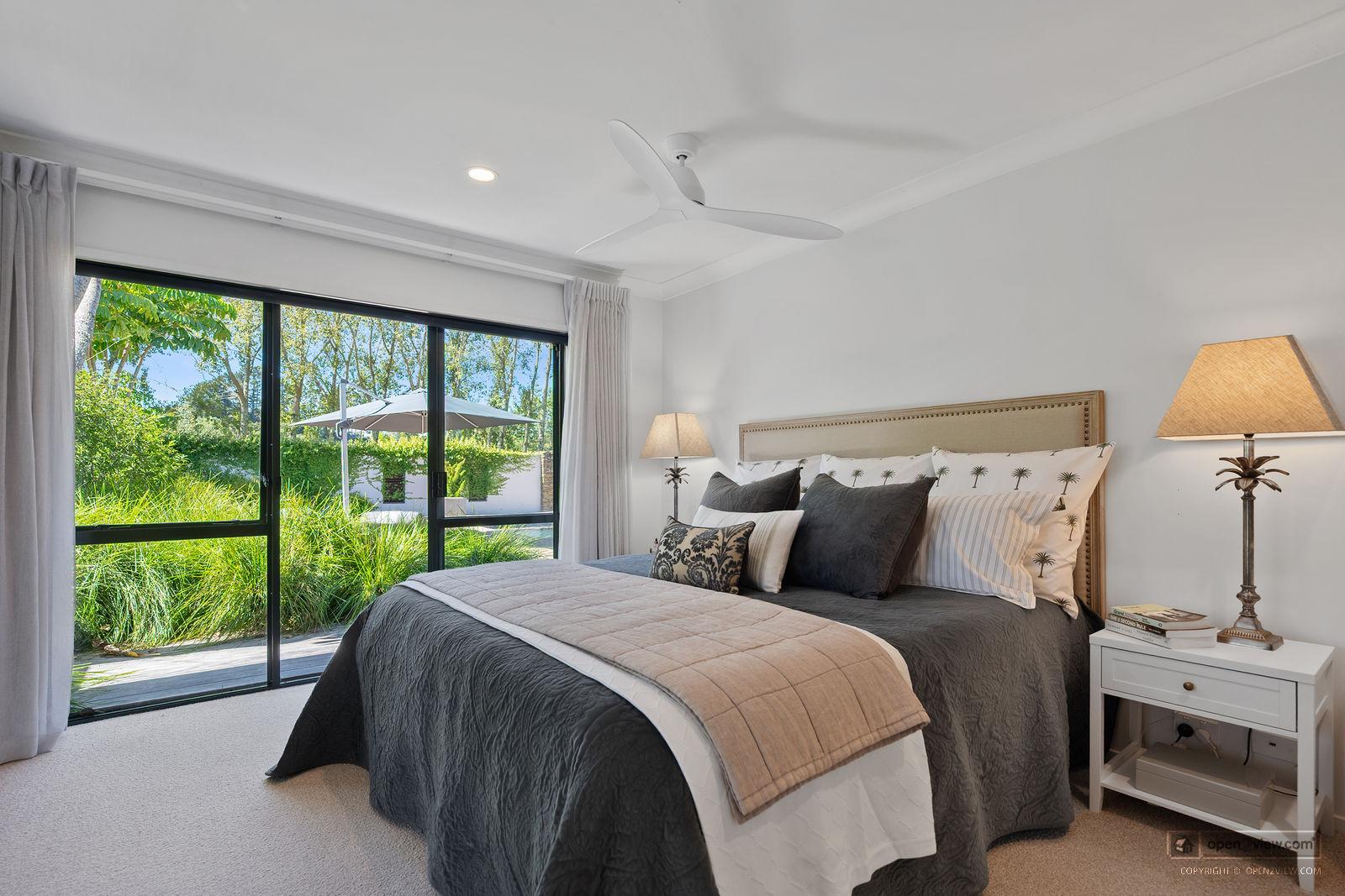 Slider image of 44 Hardens Lane, Auckland