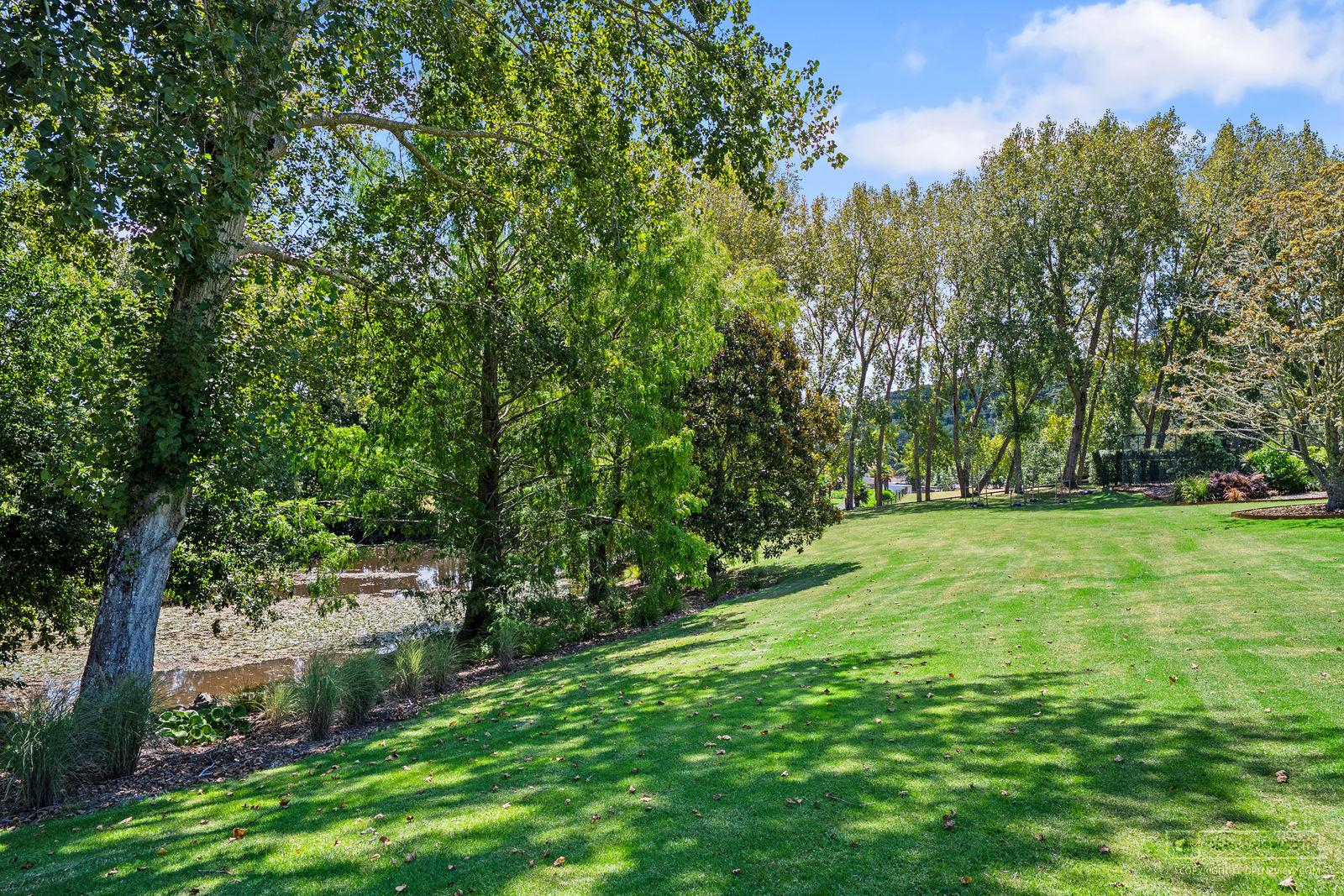 Slider image of 44 Hardens Lane, Auckland