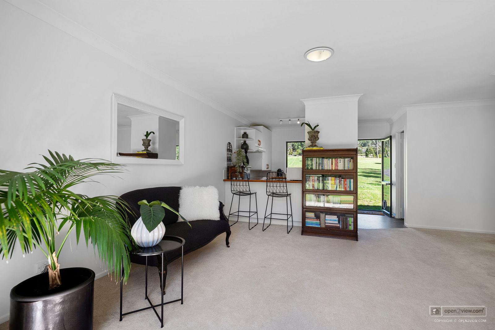 Slider image of 44 Hardens Lane, Auckland