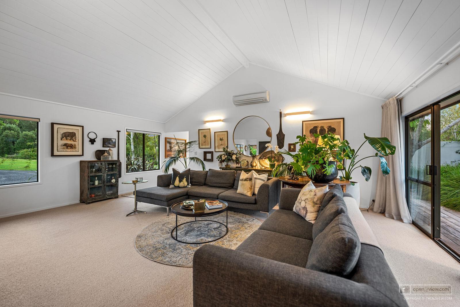 Slider image of 44 Hardens Lane, Auckland