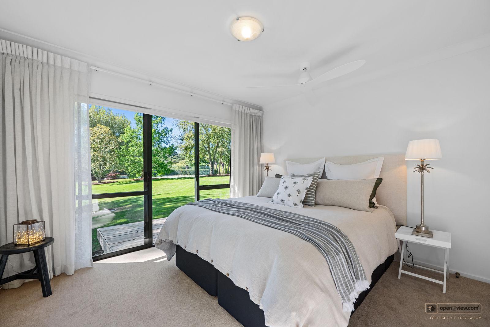 Slider image of 44 Hardens Lane, Auckland