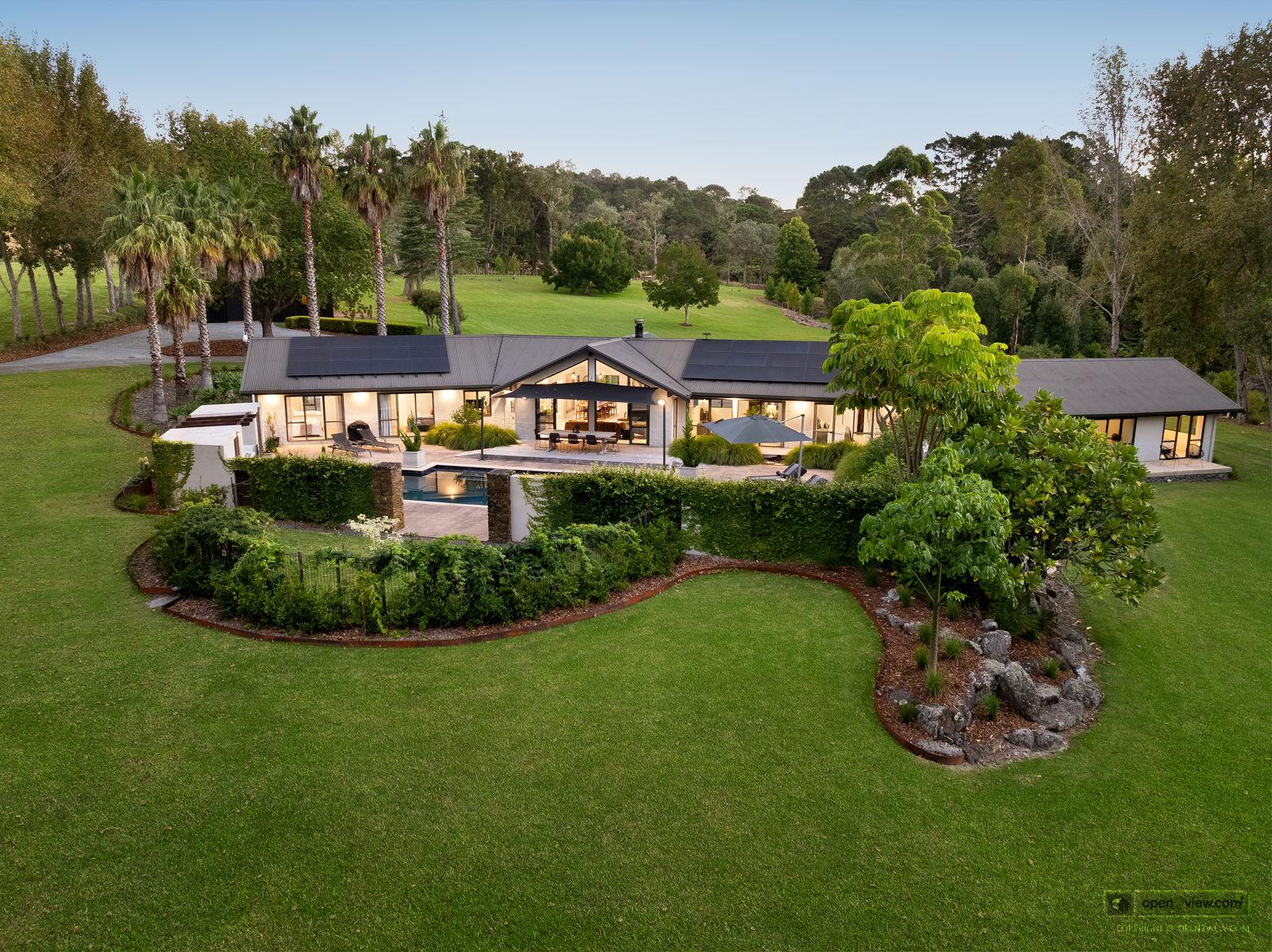 Slider image of 44 Hardens Lane, Auckland