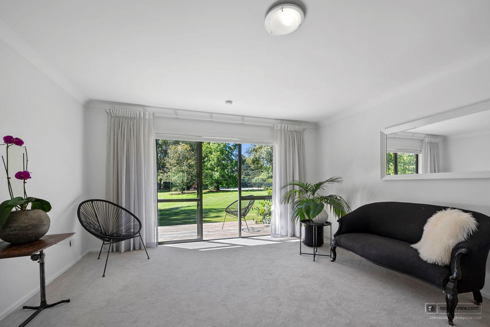 Slider image of 44 Hardens Lane, Auckland