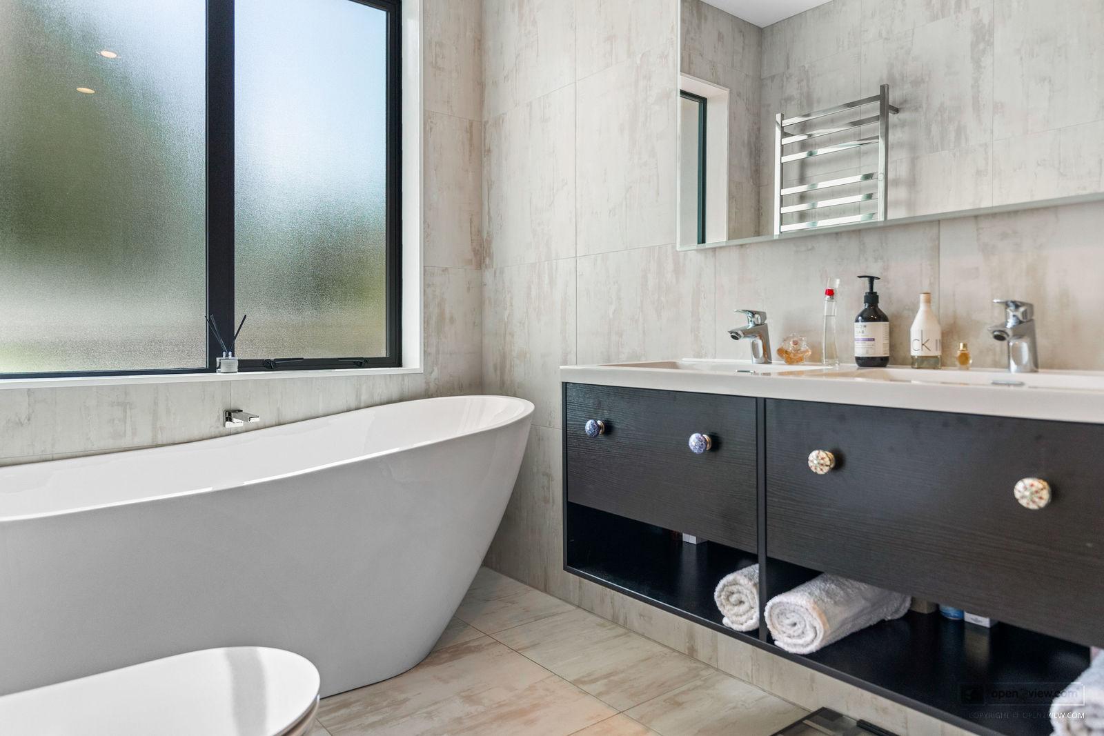 Slider image of 45 Pohutukawa Parade, Auckland