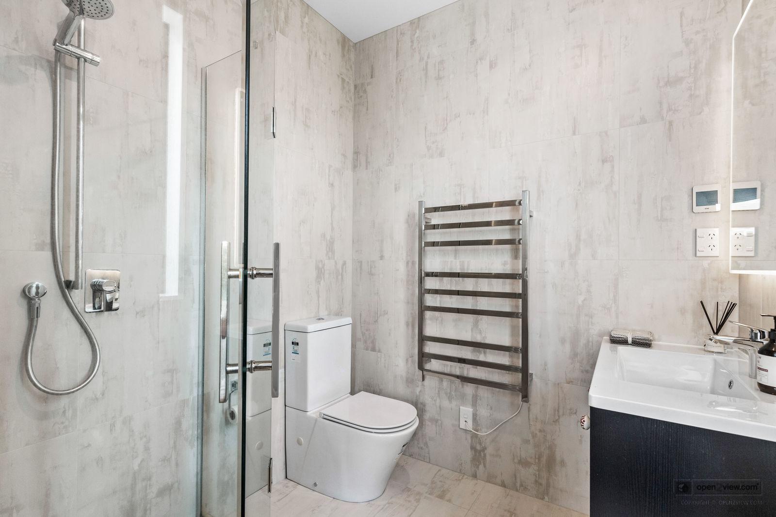 Slider image of 45 Pohutukawa Parade, Auckland