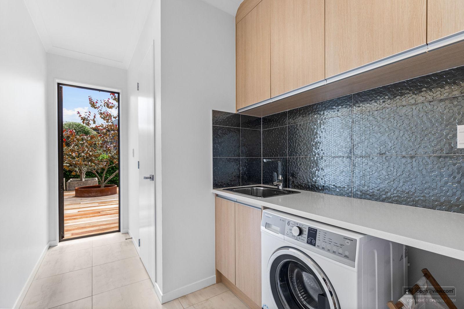 Slider image of 45 Pohutukawa Parade, Auckland