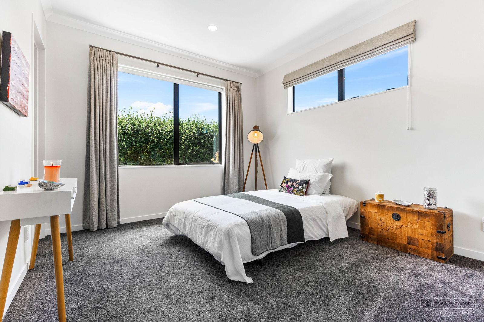 Slider image of 45 Pohutukawa Parade, Auckland