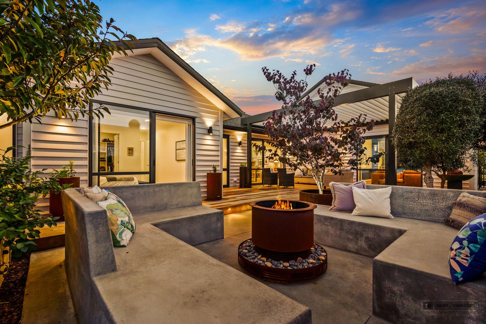 Featured image of 45 Pohutukawa Parade, Auckland