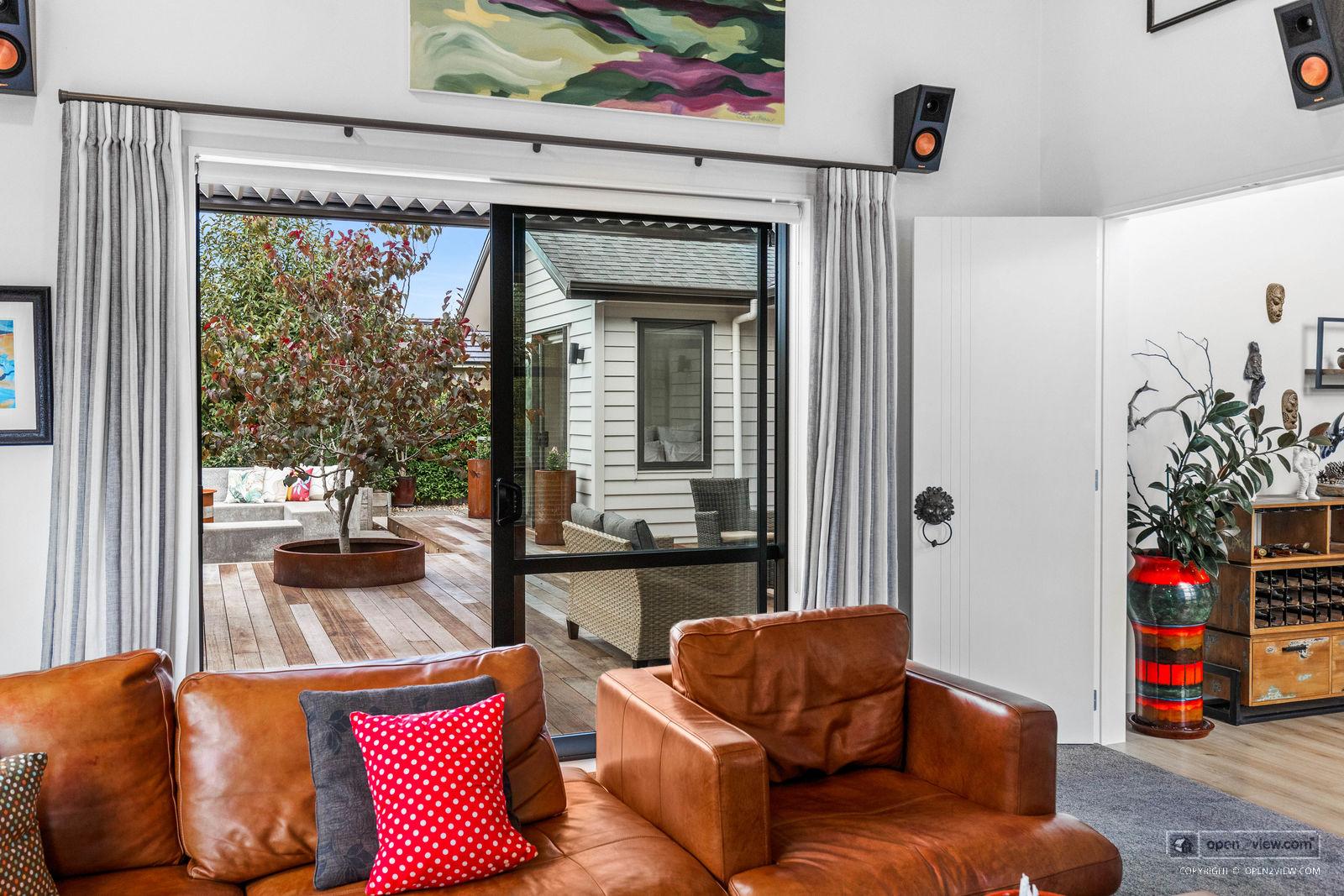 Slider image of 45 Pohutukawa Parade, Auckland