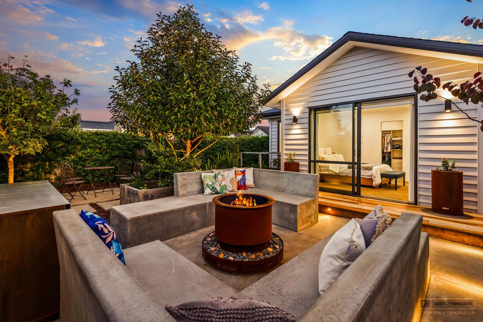 Slider image of 45 Pohutukawa Parade, Auckland