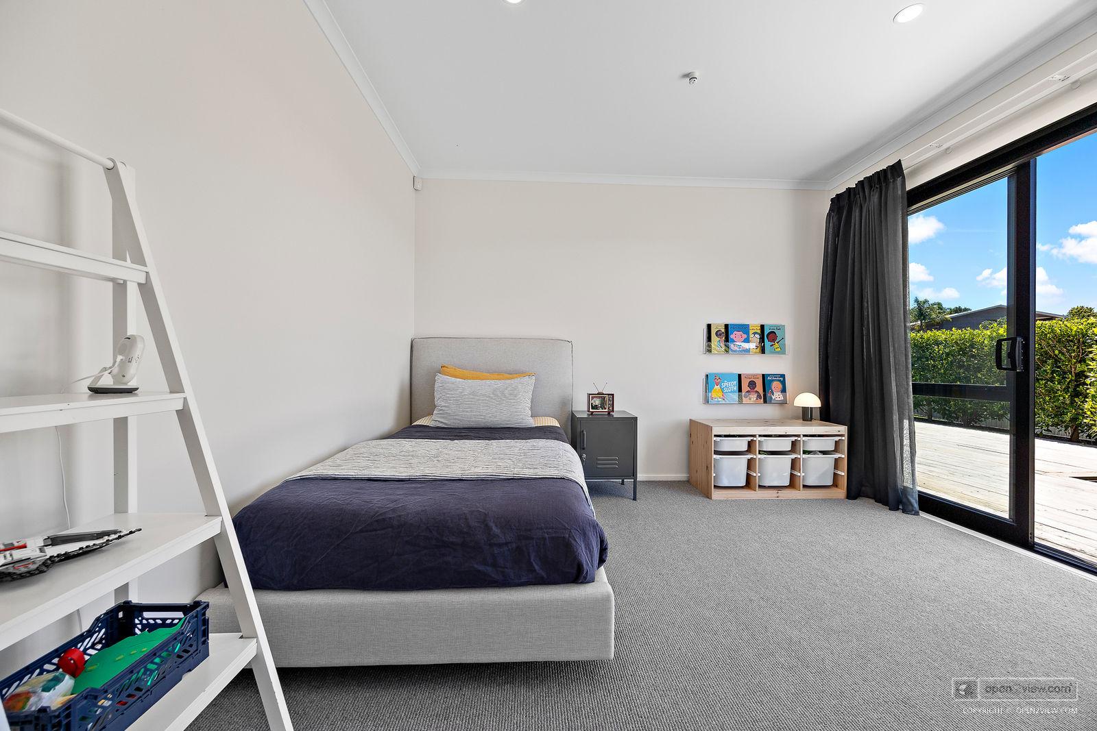 Slider image of 81 Solan Drive, Auckland
